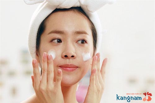 bôi kem trị sẹo mụn thịt